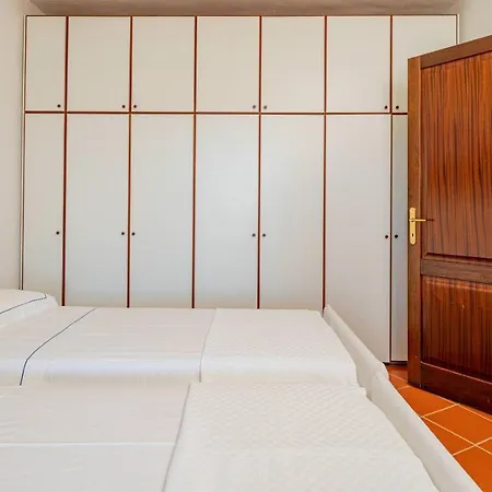 Villa Lella 6&2 *